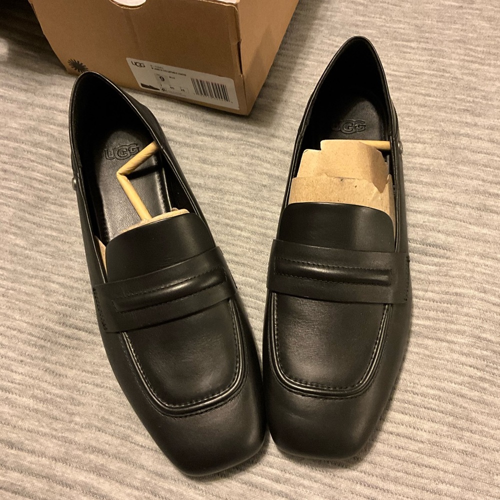 NIB UGG® | Black Collapsible Janaya Leather Loafer - Women  SIZE 9 BLACK